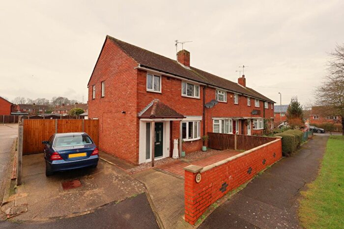3 Bedroom End Of Terrace House For Sale In Rhinefield Close, Havant, PO9