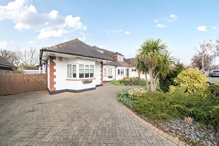 3 Bedroom Semi-Detached Bungalow For Sale In Lime Meadow Avenue, South Croydon, CR2