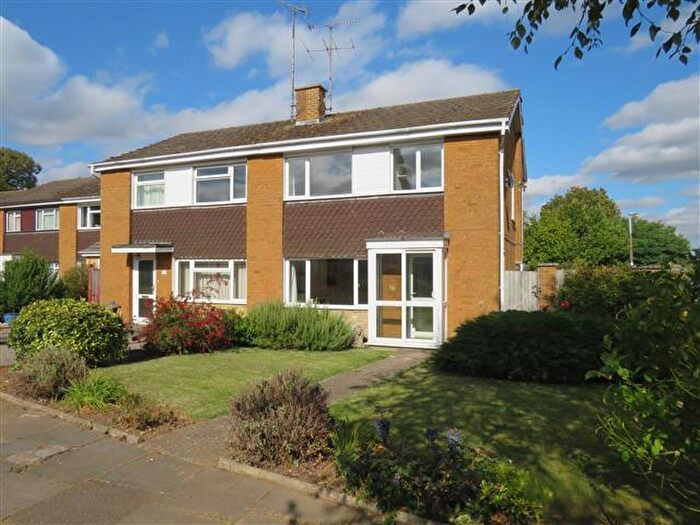 3 Bedroom Semi Detached House To Rent In The Meads, Tring, HP23