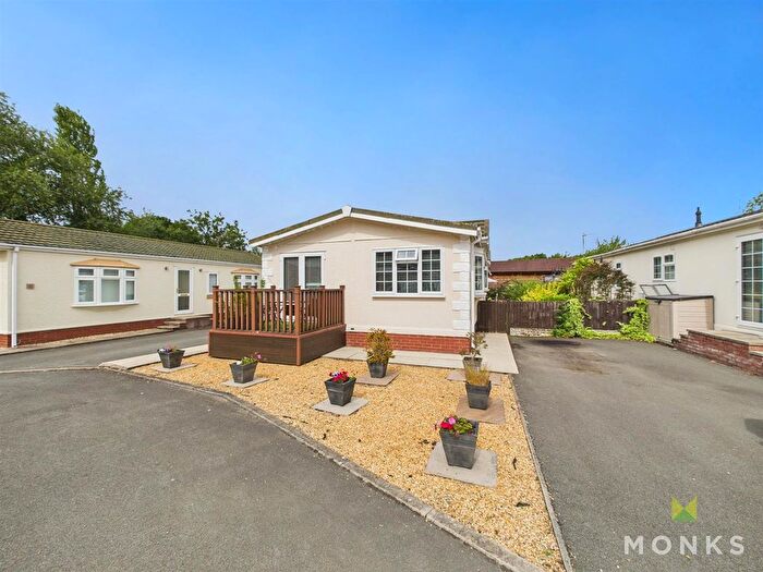 3 Bedroom Mobile/park Home For Sale In Brookside Caravan Park, Kinnerley, Oswestry, SY10