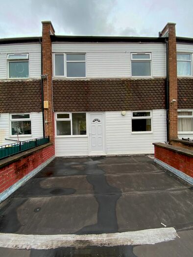 2 Bedroom Flat To Rent In Town Street, Leeds, LS18