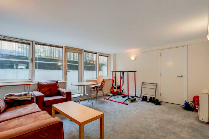 2 Bedroom Flat To Rent In Artichoke Hill, London, E1W