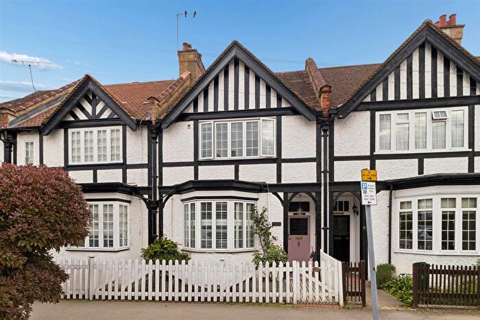 5 Bedroom Terraced House For Sale In Lower Road, Chorleywood, WD3