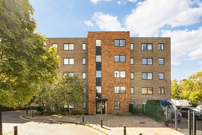 2 Bedroom Flat For Sale In Gifford Road, Harlesden, NW10