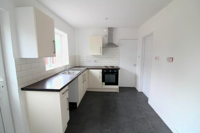 3 Bedroom Semi-Detached House To Rent In Denewood Crescent, Nottingham, NG8