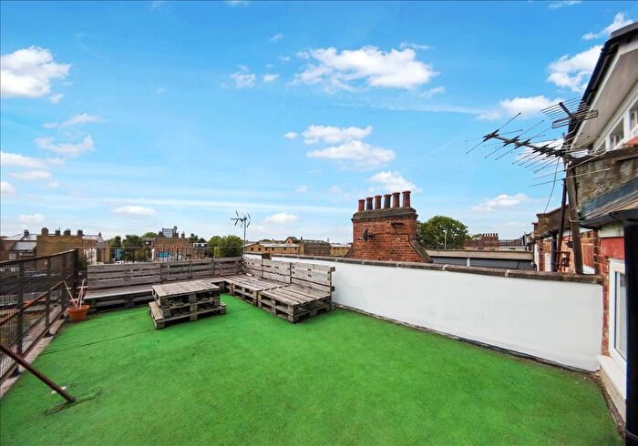 3 Bedroom Flat To Rent In Harvist Road, London, NW6