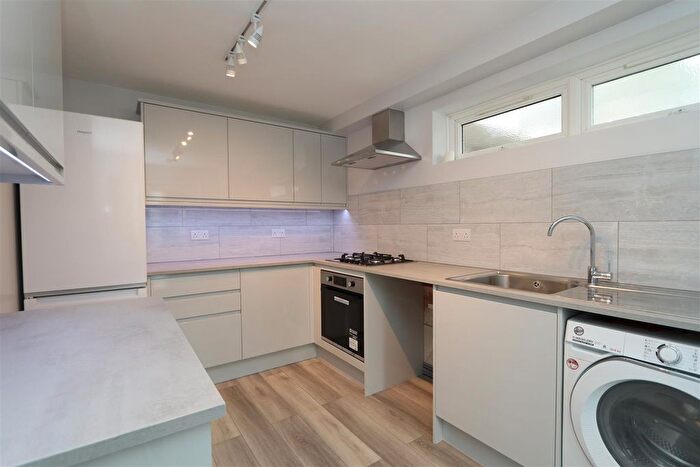 2 Bedroom Maisonette To Rent In Pellipar Close, Palmers Green, N13