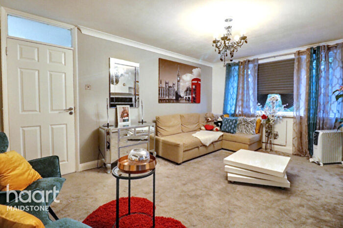 2 Bedroom Flat For Sale In Sandling Lane, Maidstone, ME14