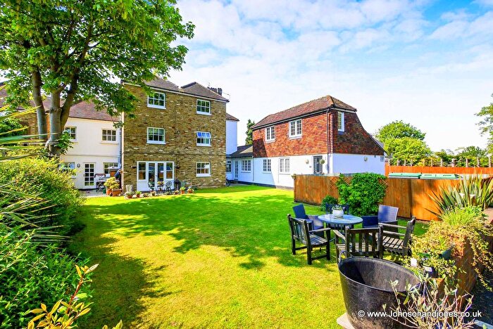 1 Bedroom Flat To Rent In Bridge Road, Chertsey, KT16