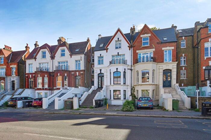1 Bedroom Apartment For Sale In Norwood Road, London, SE24