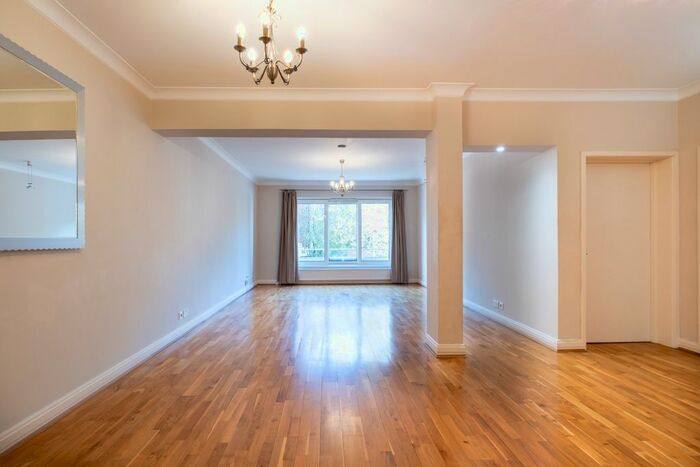 3 Bedroom Flat To Rent In Princes Gate, London, SW7