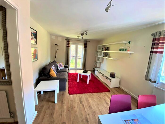 2 Bedroom Flat To Rent In Crown Walk, Wembley, Greater London, HA9