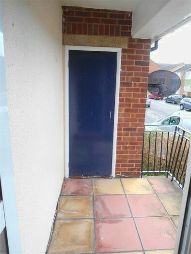 1 Bedroom Flat To Rent In Wakeley Road, Rainham, Gillingham, ME8
