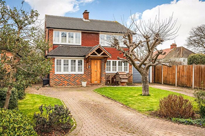 4 Bedroom Detached House For Sale In Lovelace Close, Effingham Junction, Leatherhead, Surrey, KT24