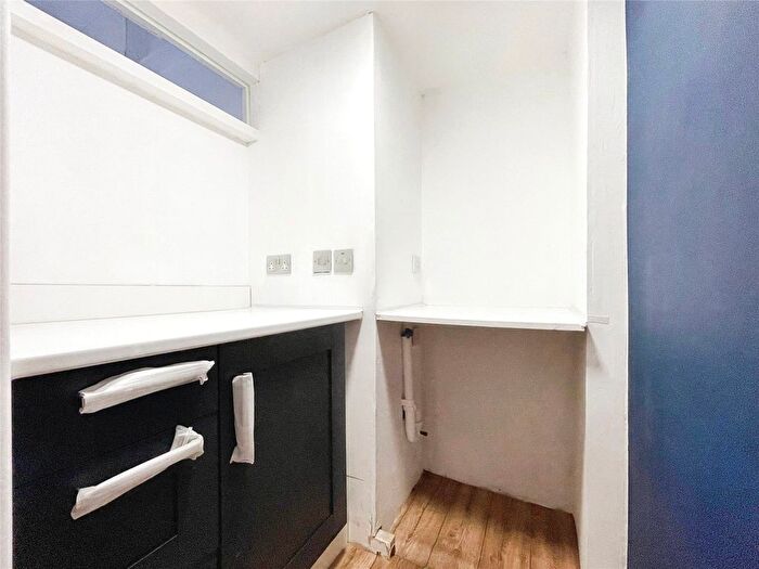 1 Bedroom Flat For Sale In Gloucester Road, Cirencester, Gloucestershire, GL7