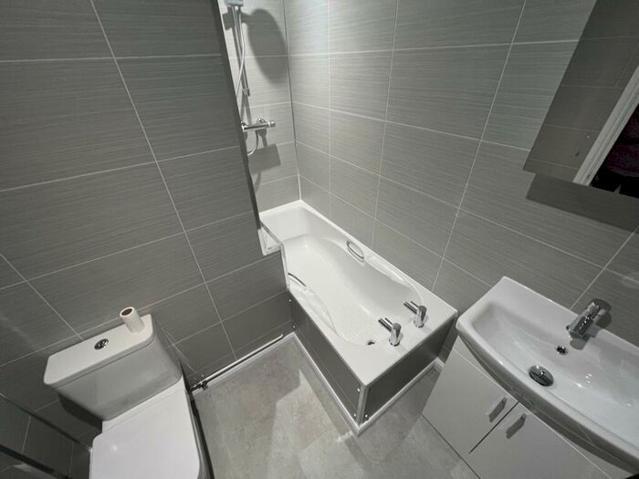 2 Bedroom Flat To Rent In East Grove, Cardiff, CF24