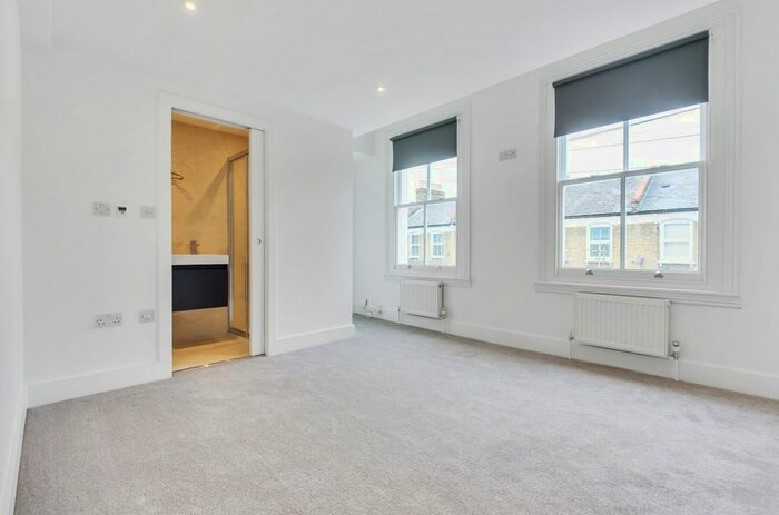 2 Bedroom Maisonette To Rent In Geldart Road, London, SE15