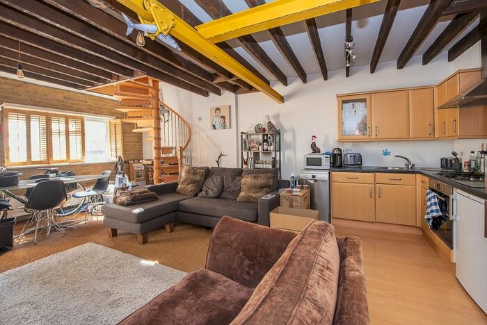 1 Bedroom End Of Terrace House To Rent In Richmond Road, Twickenham, TW1