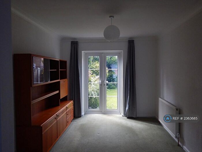 3 Bedroom Semi-Detached House To Rent In Temple Road, Sale, M33