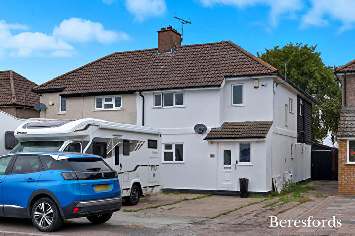 4 Bedroom Semi-Detached House For Sale In Billericay Road, Herongate, CM13