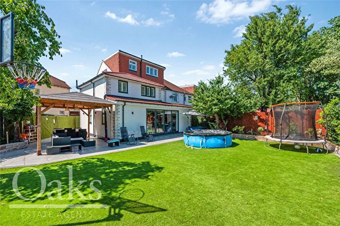 6 Bedroom Semi Detached House For Sale In Burley Close, Norbury, SW16