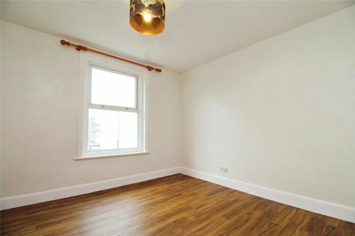 1 Bedroom Flat To Rent In Wisborough Road, Southsea, Hampshire, PO5