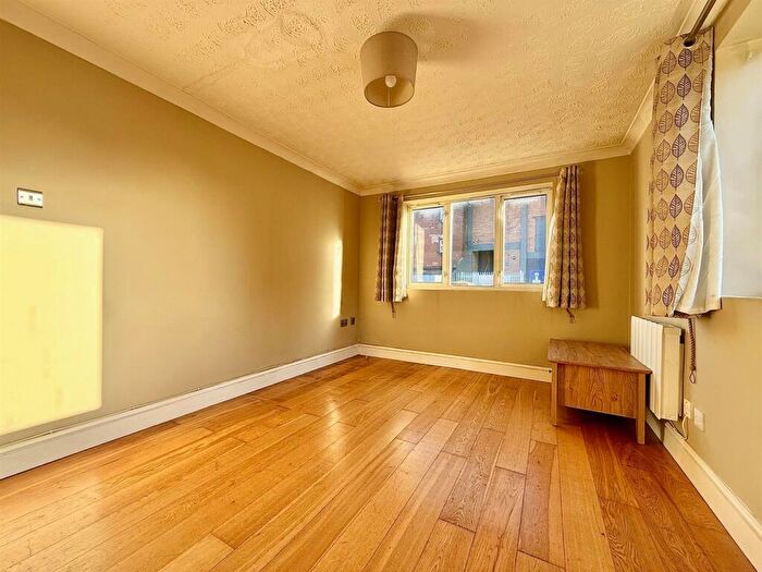 1 Bedroom Flat For Sale In Trafalgar Court, Great Yarmouth, NR30