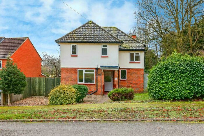 3 Bedroom Character Property For Sale In Harefield Crescent, Salisbury, SP4