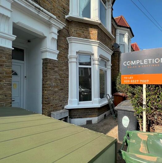 3 Bedroom Flat To Rent In Newport Road, London, E10