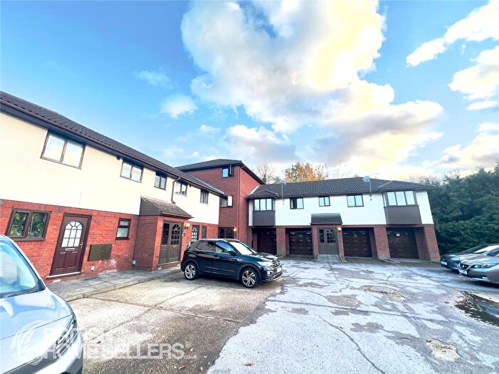 2 Bedroom Apartment For Sale In Jutsums Lane, Romford, RM7