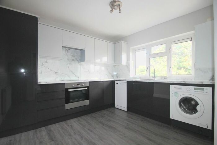 2 Bedroom Maisonette To Rent In Slades Drive, Chislehurst, BR7