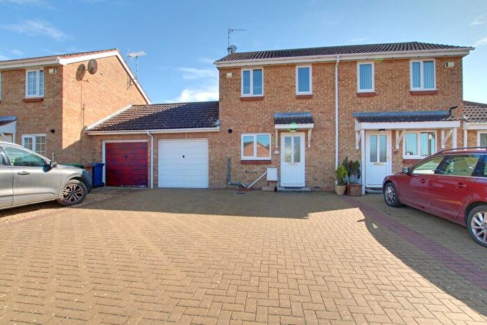 3 Bedroom Semi-Detached House For Sale In Miller Close, Doddington, PE15