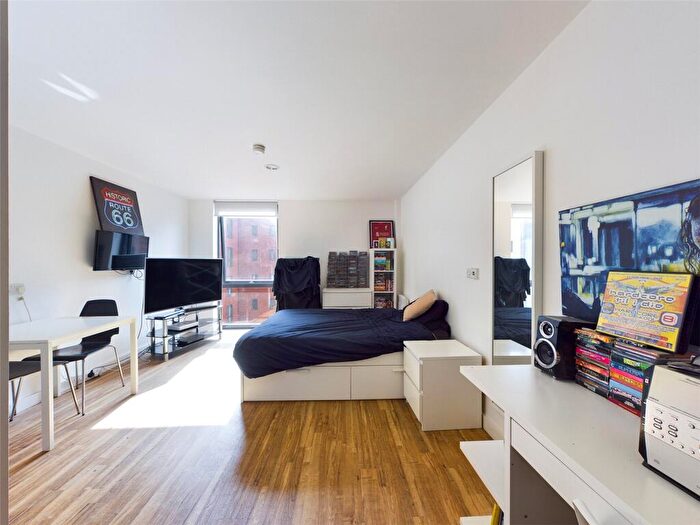 1 Bedroom Flat For Sale In The Studios, Plaza Boulevard, Liverpool, L8
