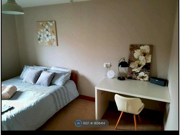 2 Bedroom Flat To Rent In Windermere Road, Bristol, BS34