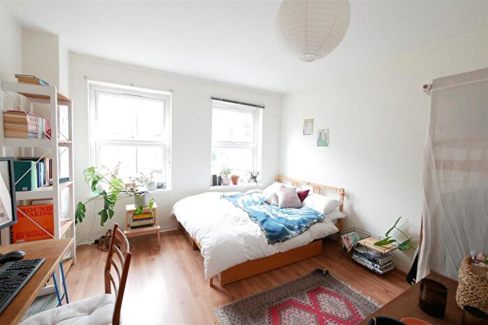 4 Bedroom Terraced House To Rent In Northwold Road, Clapton, E5