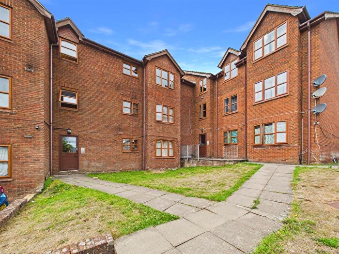 1 Bedroom Flat To Rent In Wilton Road, Redhill, RH1