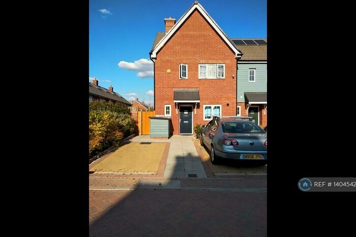 3 Bedroom End Of Terrace House To Rent In Twist Way, Slough, SL2