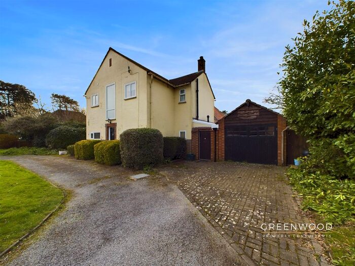 3 Bedroom Detached House To Rent In Park Road, Colchester, CO3