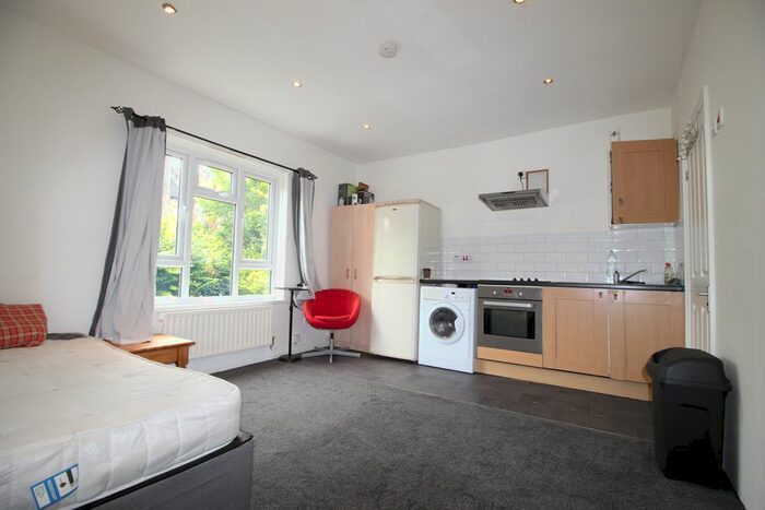 Studio To Rent In Chesterfield Road, London, E10
