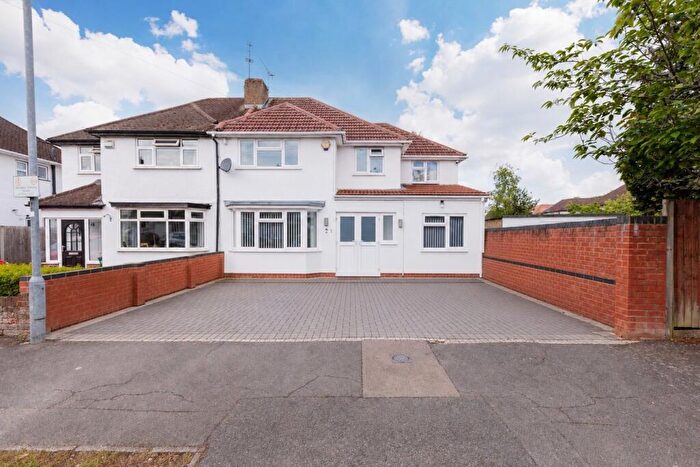 5 Bedroom Semi-Detached House For Sale In Cedar Way, Langley, SL3
