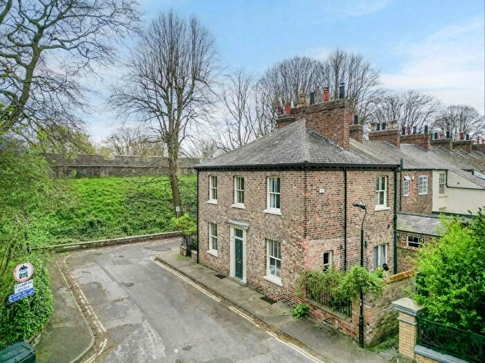 2 Bedroom Town House For Sale In Dewsbury Terrace, York, YO1