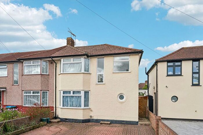 3 Bedroom End Of Terrace House For Sale In Hall Farm Drive, Whitton, TW2