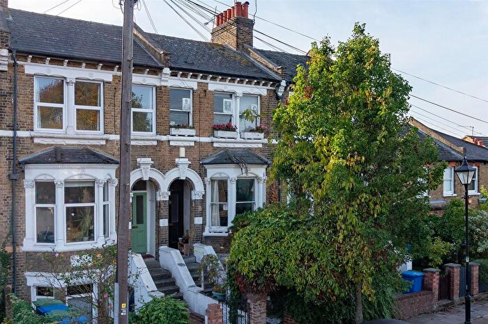 1 Bedroom Flat To Rent In Nunhead Grove, London, SE15