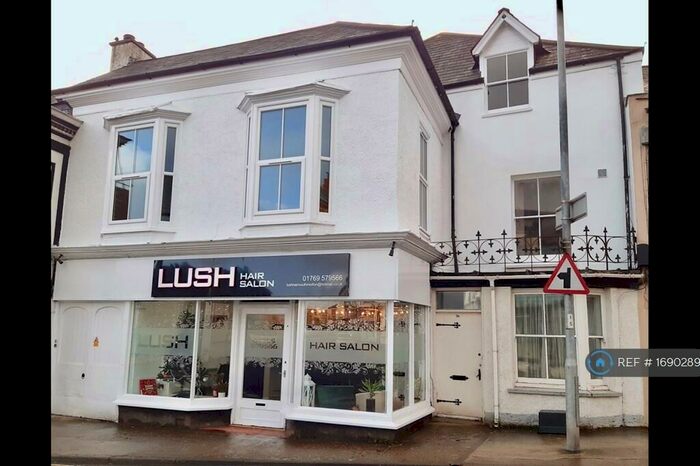 2 Bedroom Flat To Rent In Queen Street, South Molton, EX36