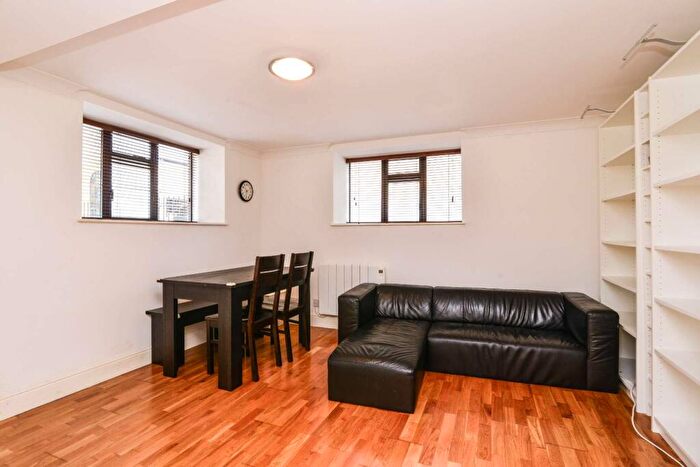 2 Bedroom Flat To Rent In Riverway House, Burrells Wharf, London, E14