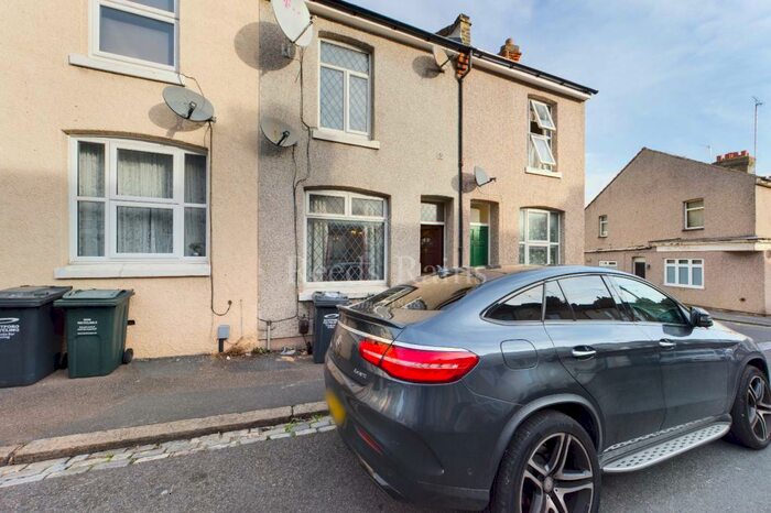 3 Bedroom Terraced House To Rent In Gordon Road, Dartford, DA1