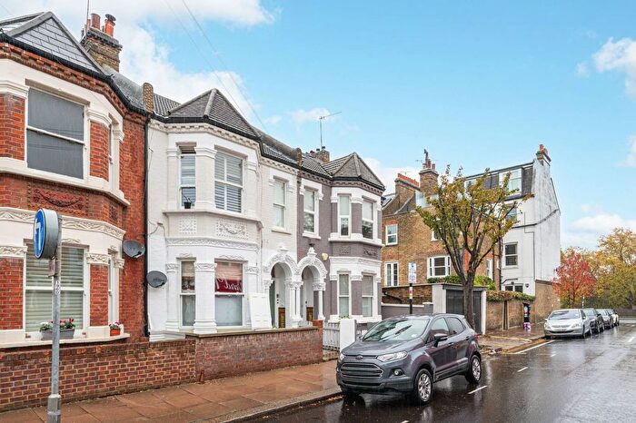 2 Bedroom Flat To Rent In Trefoil Road, Wandsworth Common, London, SW18
