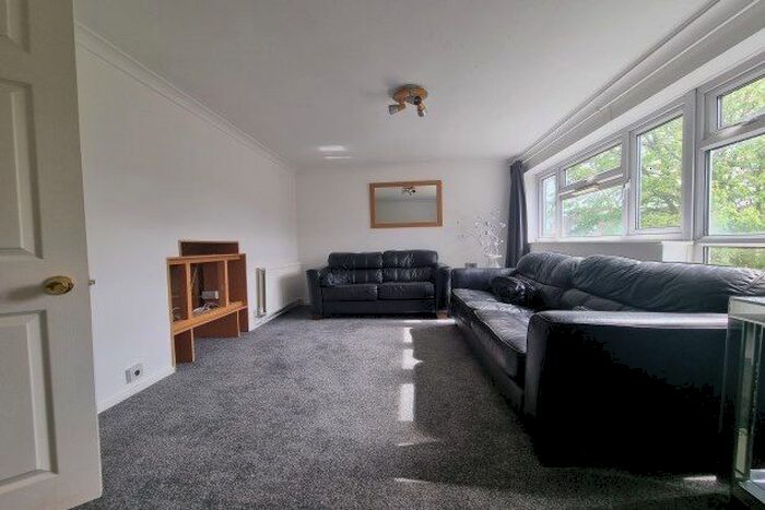 2 Bedroom Flat To Rent In Littlestone Close, Beckenham, BR3