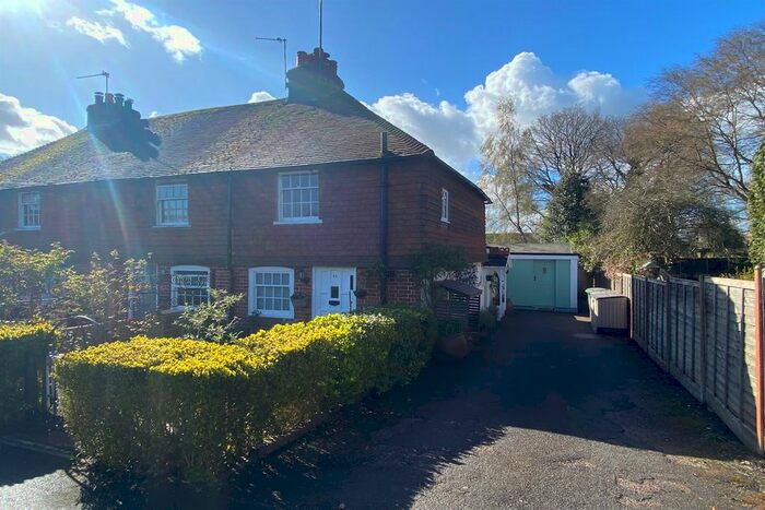 2 Bedroom Semi-Detached House To Rent In Durford Road, Petersfield, Hampshire, GU31