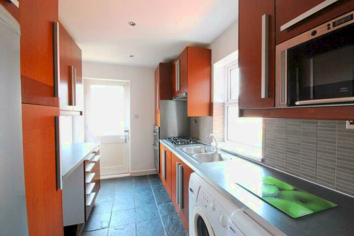 4 Bedroom Maisonette To Rent In Dinsdale Road, Sandyford, NE2